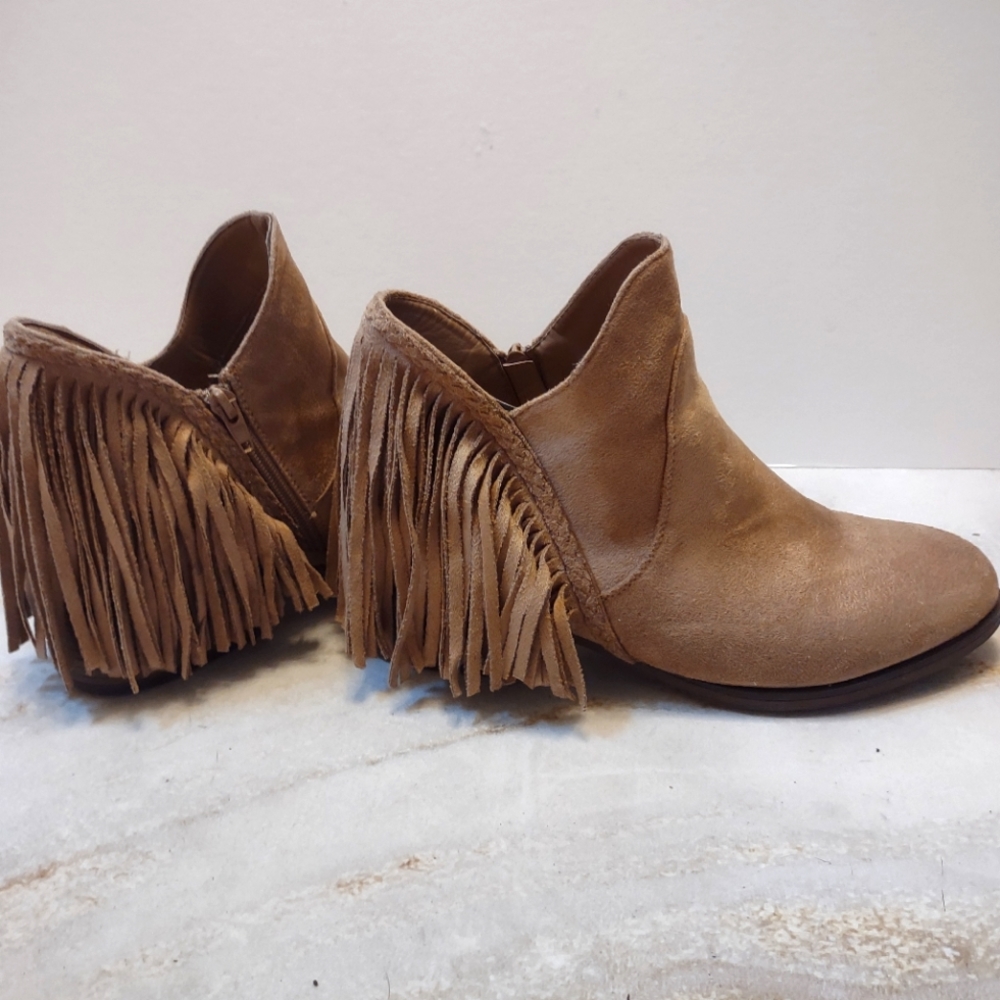 Pierre Dumas Fringed suede booties, tan 9M